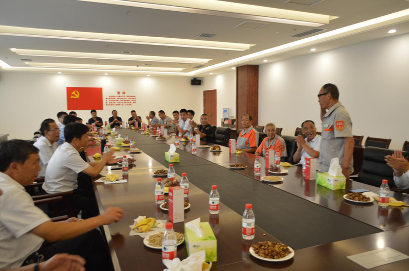 新乡八里沟景区 召开庆“八一”退役军人茶话会