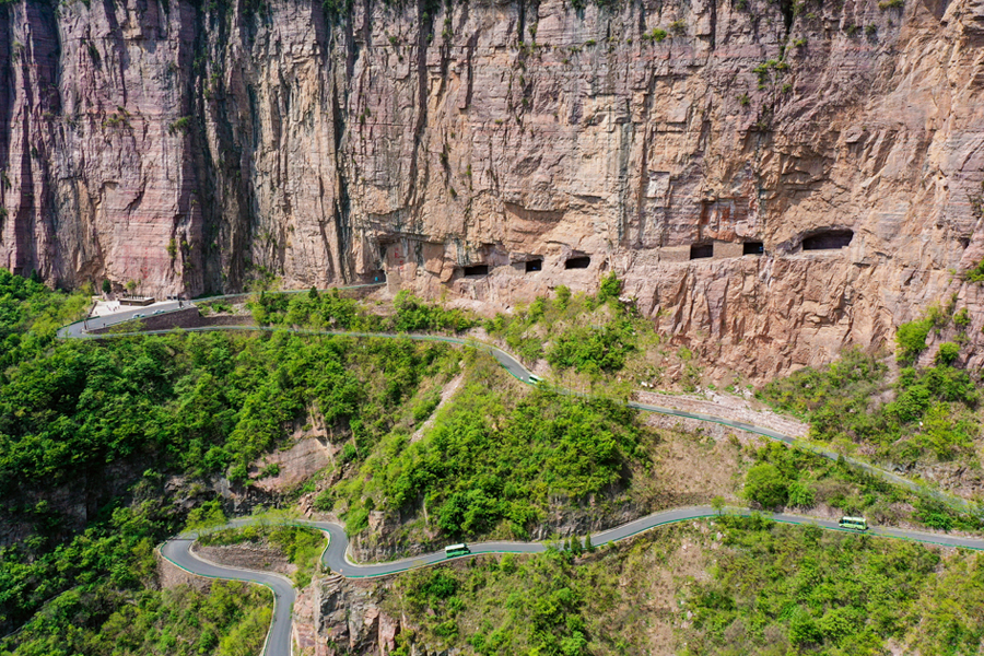 回龙挂壁公路景段