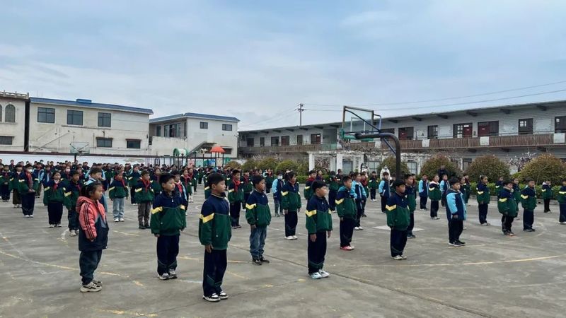 爱国主义教育宣讲团进校园，“点燃”学子爱国心