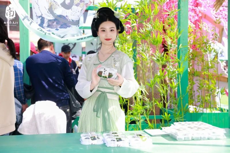 八里沟“人从众”刷屏！这里的江湖春景太“仙”了
