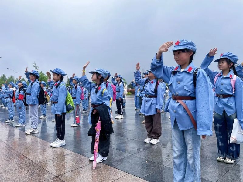 童心向党寻足迹，红色研学传精神
