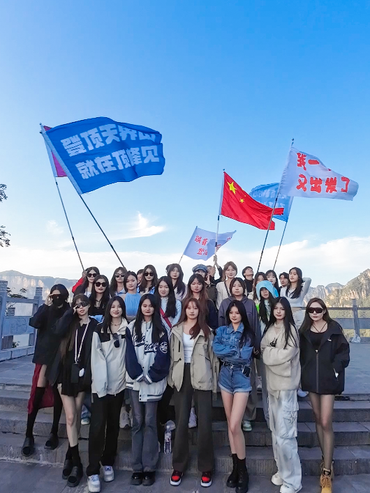 太火爆了！山海八里沟，这才是国庆假期该有的样子